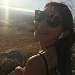 Meet your Posher, Elizabeth